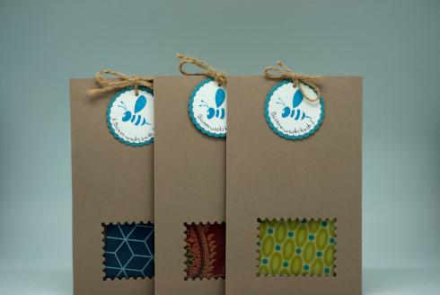 Bienenwachstücher gibt es in verschiedenen Größen und mit unterschiedlichen Mustern. Foto: Niels Gründel