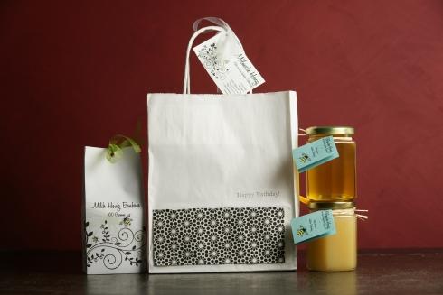 Beispiel für eine Geschenktüte - und mit dem wichtigsten Inhalt. Foto: Niels Gründel