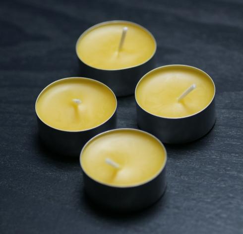 Teelichter aus Bienenwachs. Foto: Kerstin Gründel